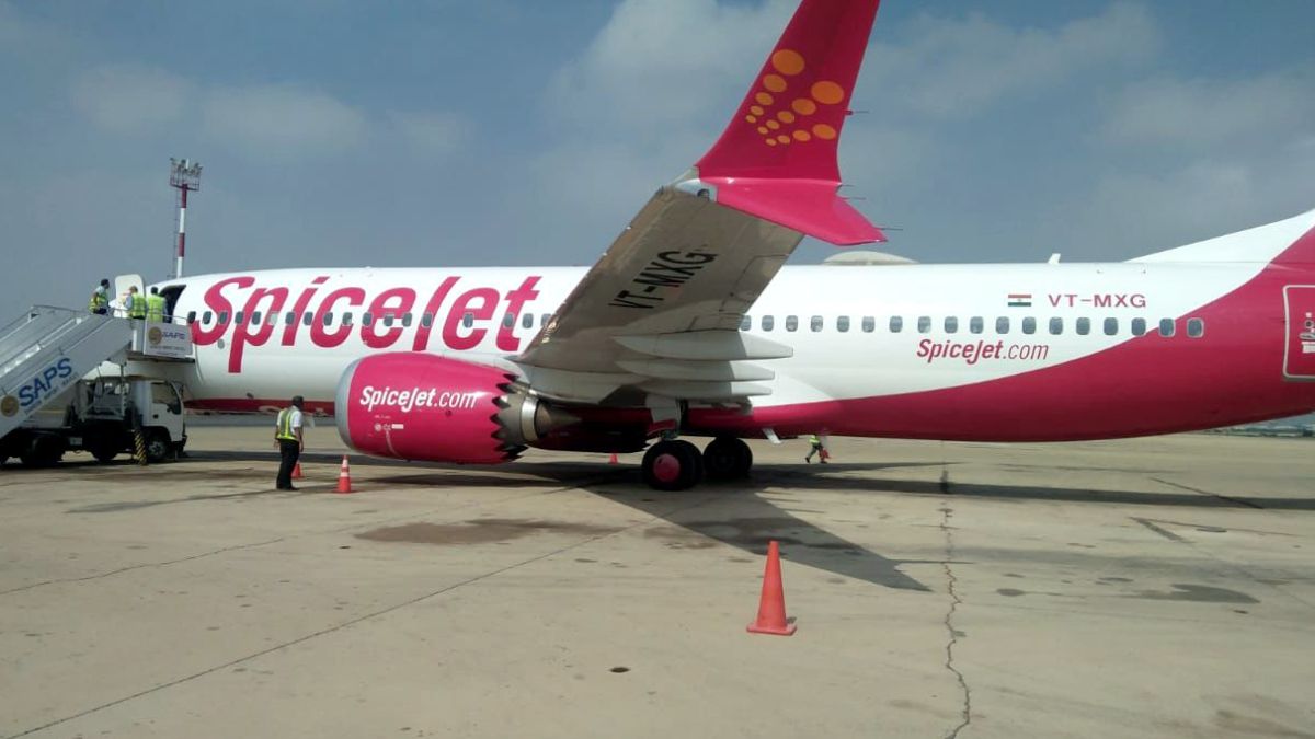 Spicejet Deboards Passengers Over 'Unruly' Behaviour; Hands Them Over To Security At Delhi Airport